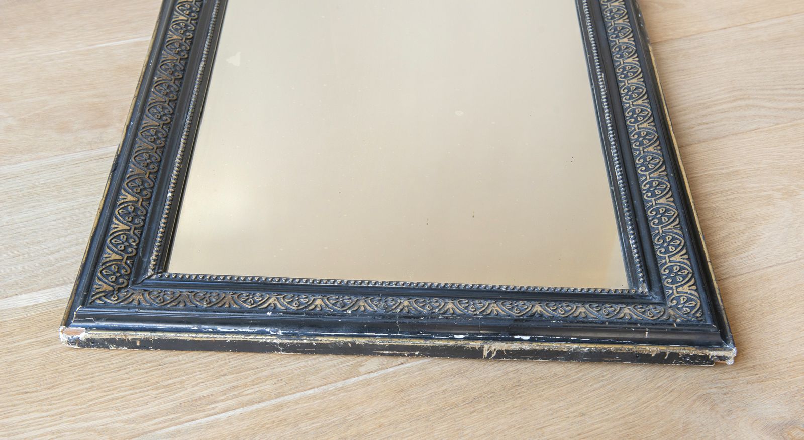 photo for sale Grand miroir Louis-Philippe en arc, miroir de cheminée XIXe siècle, miroir de sol en arc, cadre sculpté noir et doré
