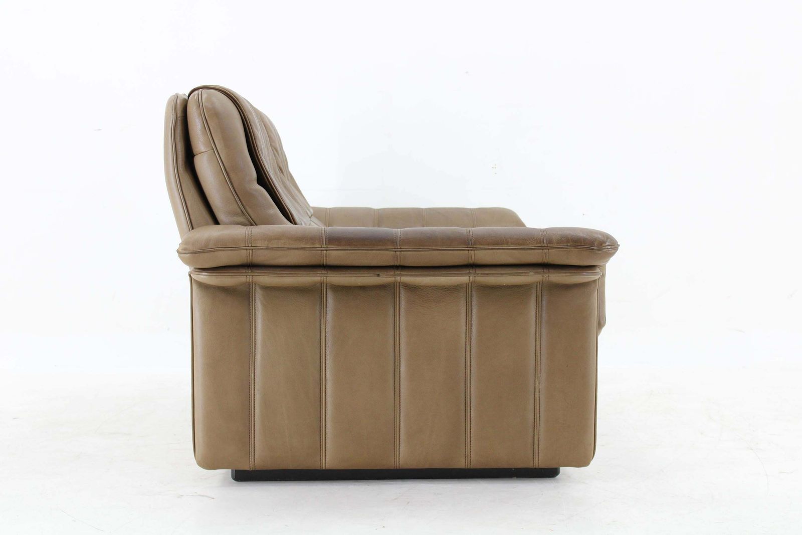 1970s De Sede Exclusive Buffalo Leather 2  Seater Sofa , Switzerland photo Furniture