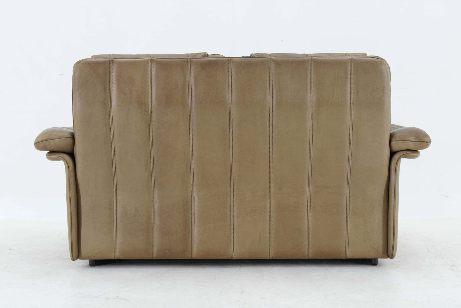 1970s De Sede Exclusive Buffalo Leather 2  Seater Sofa , Switzerland photo 2825.0