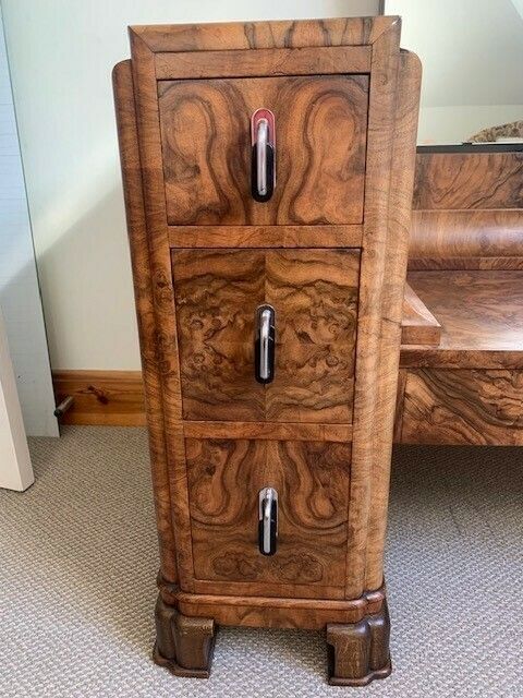 Unusual Walnut Mirrored Unit With Drawers In Excellent Condition. Suitable For A Hallway Or Dressing Room. photo for sale