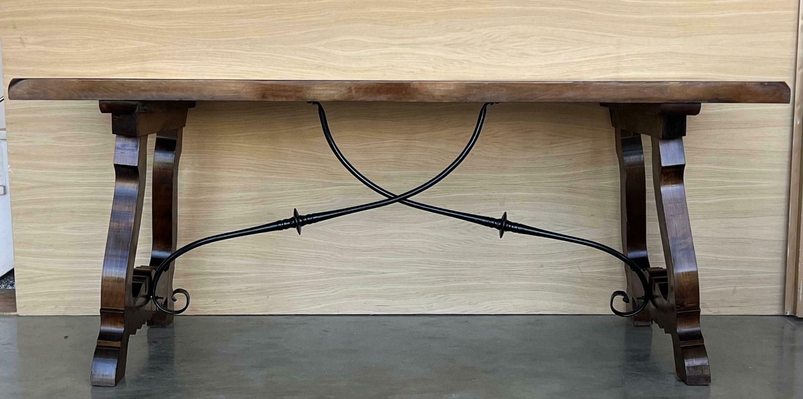 Table à manger ou console en noyer à pieds en lyre, Espagne, XIXe siècle photo for sale