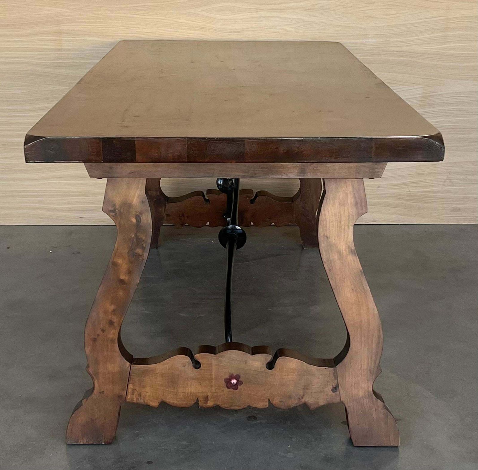 Table à manger ou console en noyer à pieds en lyre, Espagne, XIXe siècle photo vinterior