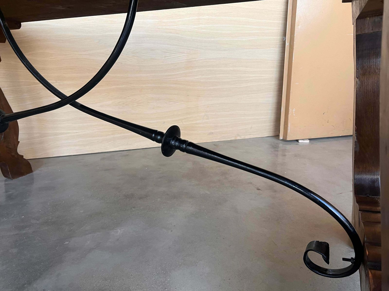 Mobilier Table à manger ou console en noyer à pieds en lyre, Espagne, XIXe siècle photo