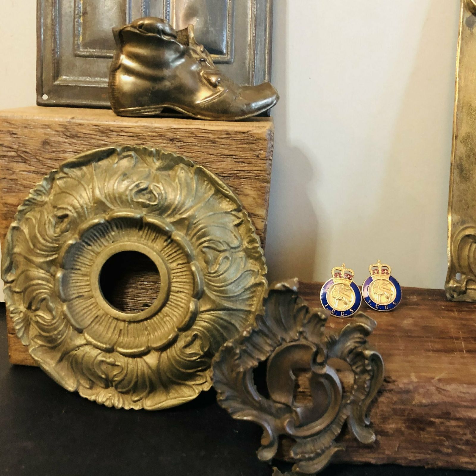 Art Nouveau Decorative Brass Door Bell Plate photo 52.0