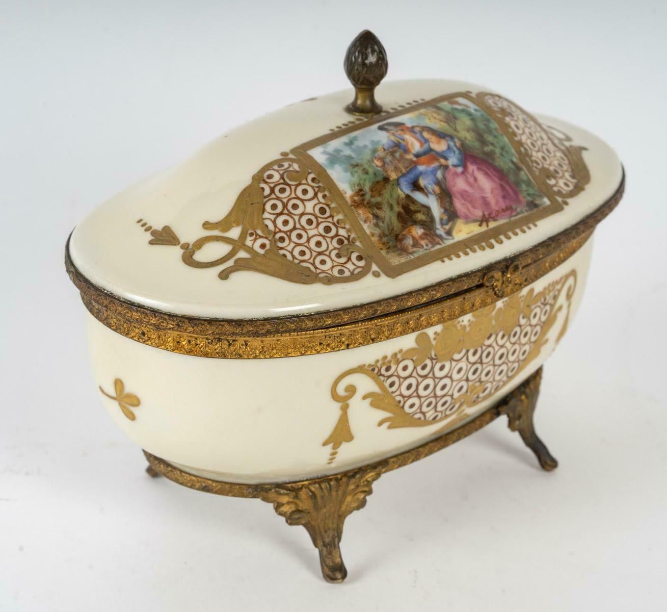Sèvres Porcelain Box, Enamelled And Gilded, 20th Century, Napoleon III Style. photo 1792.0