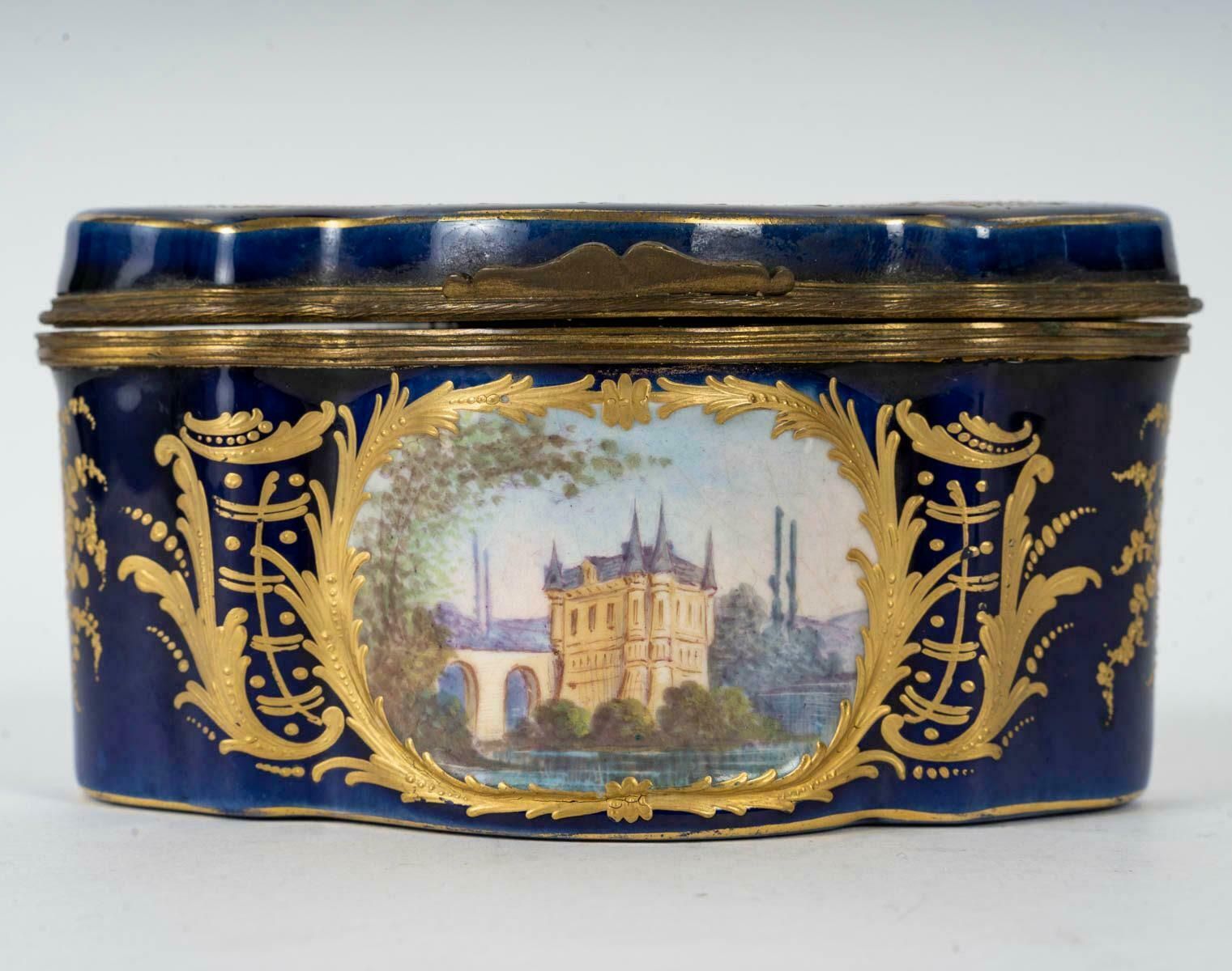 Small 19th Century Napoleon III Period Sèvres Porcelain Box. photo for sale