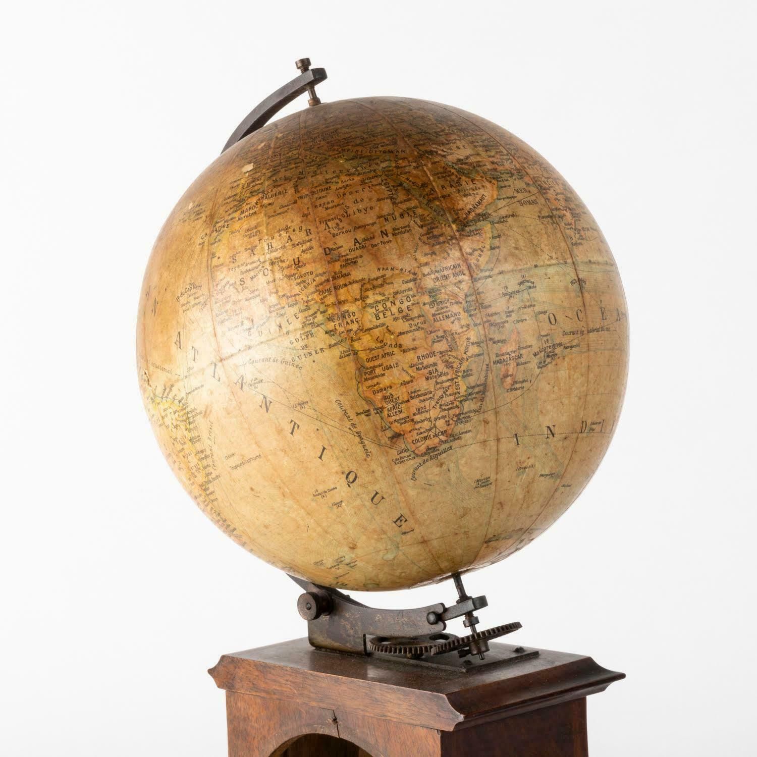 19th Century Clock Surmounted By A Globe, Napoleon III Period. photo vinterior