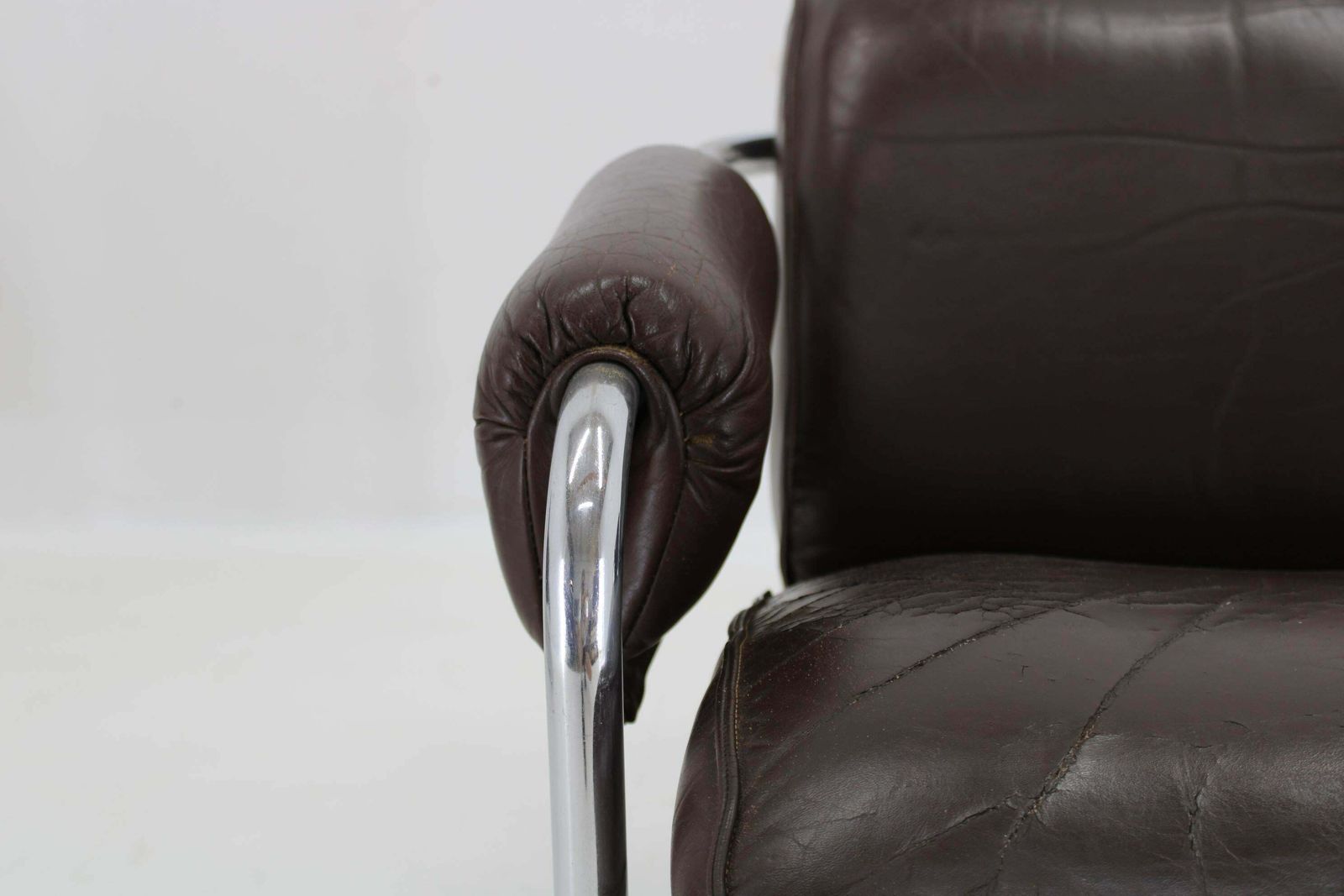 photo buy 1950s Pair Of Tubular Armchairs In Leather, Czechoslovakia