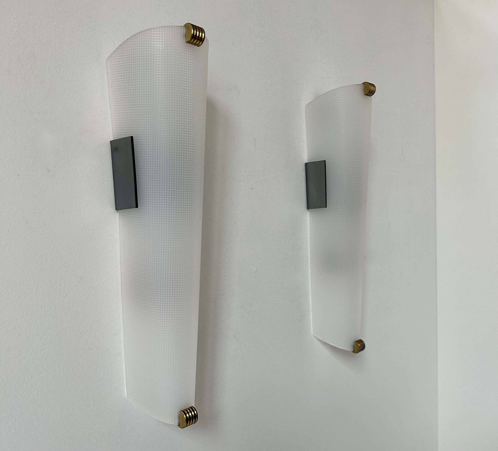 photo vinterior Pair Of Vintage Brass And Perspex Wall Lights, France 1960