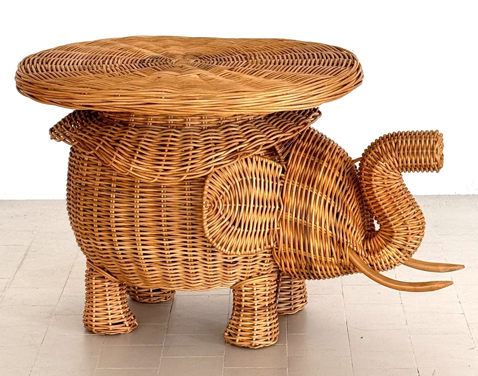 Italian Elephant Side Table In Wicker By Vivai Del Sud, 1970s