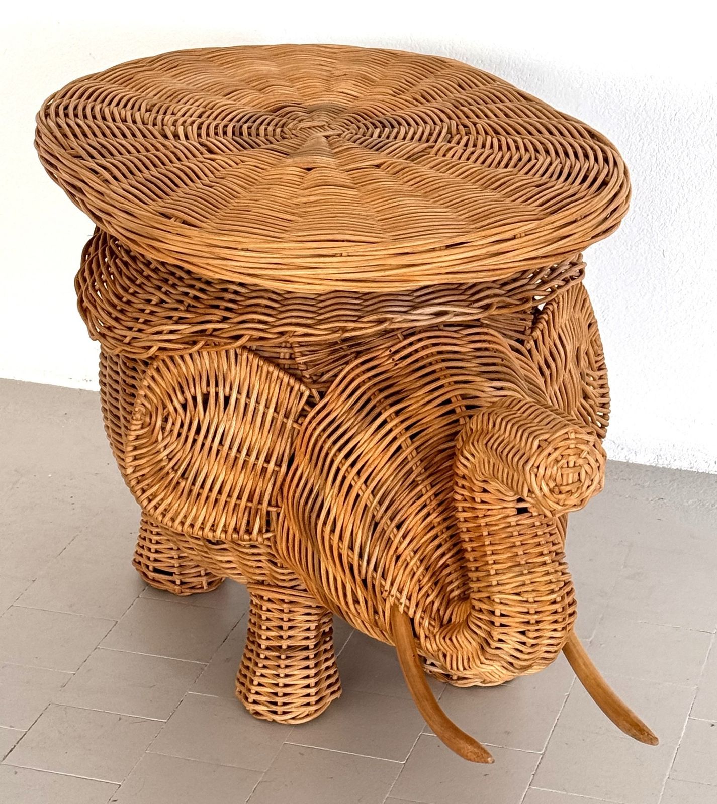 photo furniture Italian Elephant Side Table In Wicker By Vivai Del Sud, 1970s