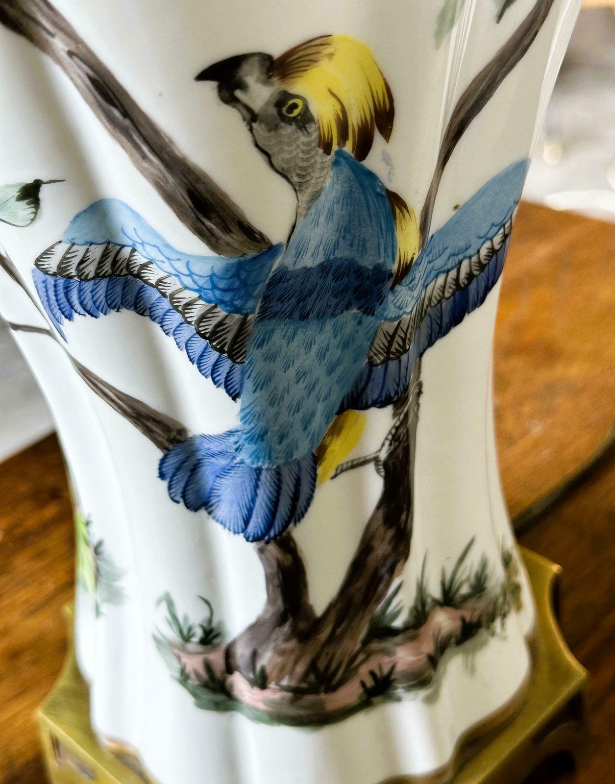 Porcelaine De Paris Porseleinen Tafellamp Met Exotische Vogels, Ca. Jaren 1950. photo vinterior