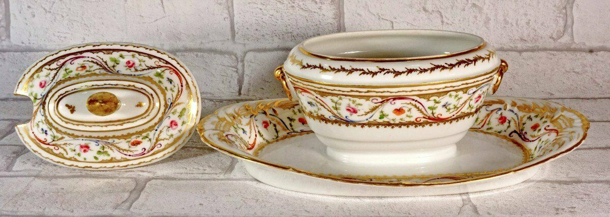 Sugar Bowl And Its Lid In Paris Porcelain   Attributed To The Manufacture Of The Duke Of Angouleme photo vinterior