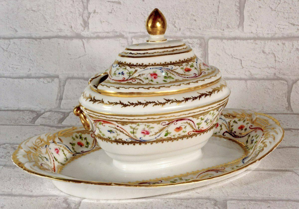photo furniture Sugar Bowl And Its Lid In Paris Porcelain   Attributed To The Manufacture Of The Duke Of Angouleme