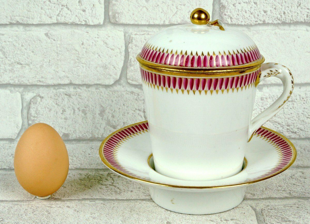 photo for sale Covered Trembleuse Cup And Saucer In Paris Porcelain   Late 18th Century