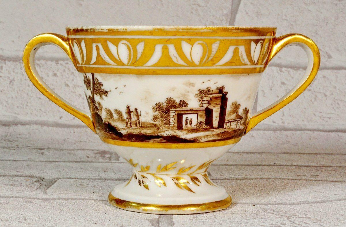 Large Chocolate Cup And Saucer In Paris Porcelain   Late 18th Century photo 829.0