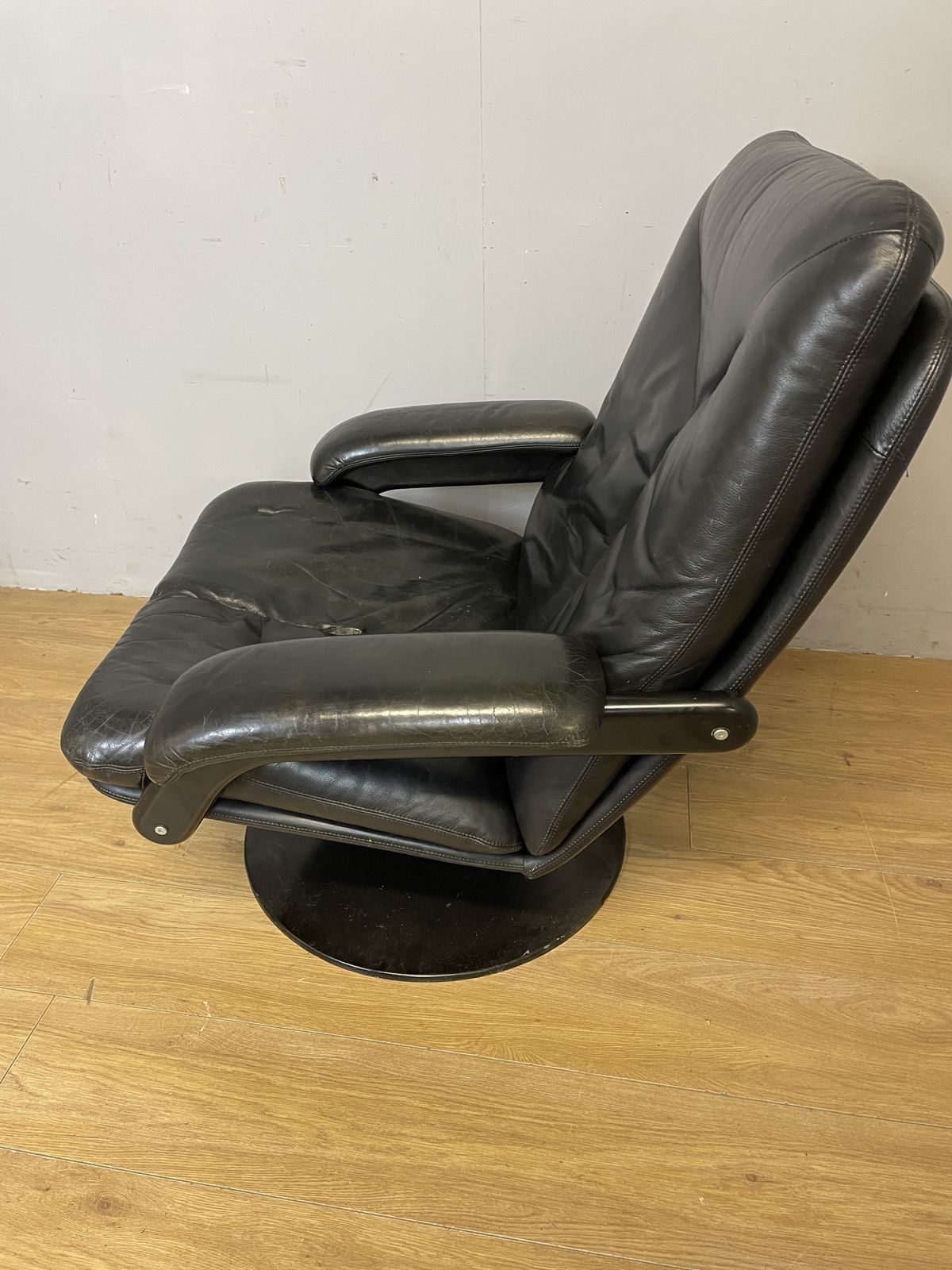 Furniture Mid Century Leolux Graphite Leather Swivel Chair photo