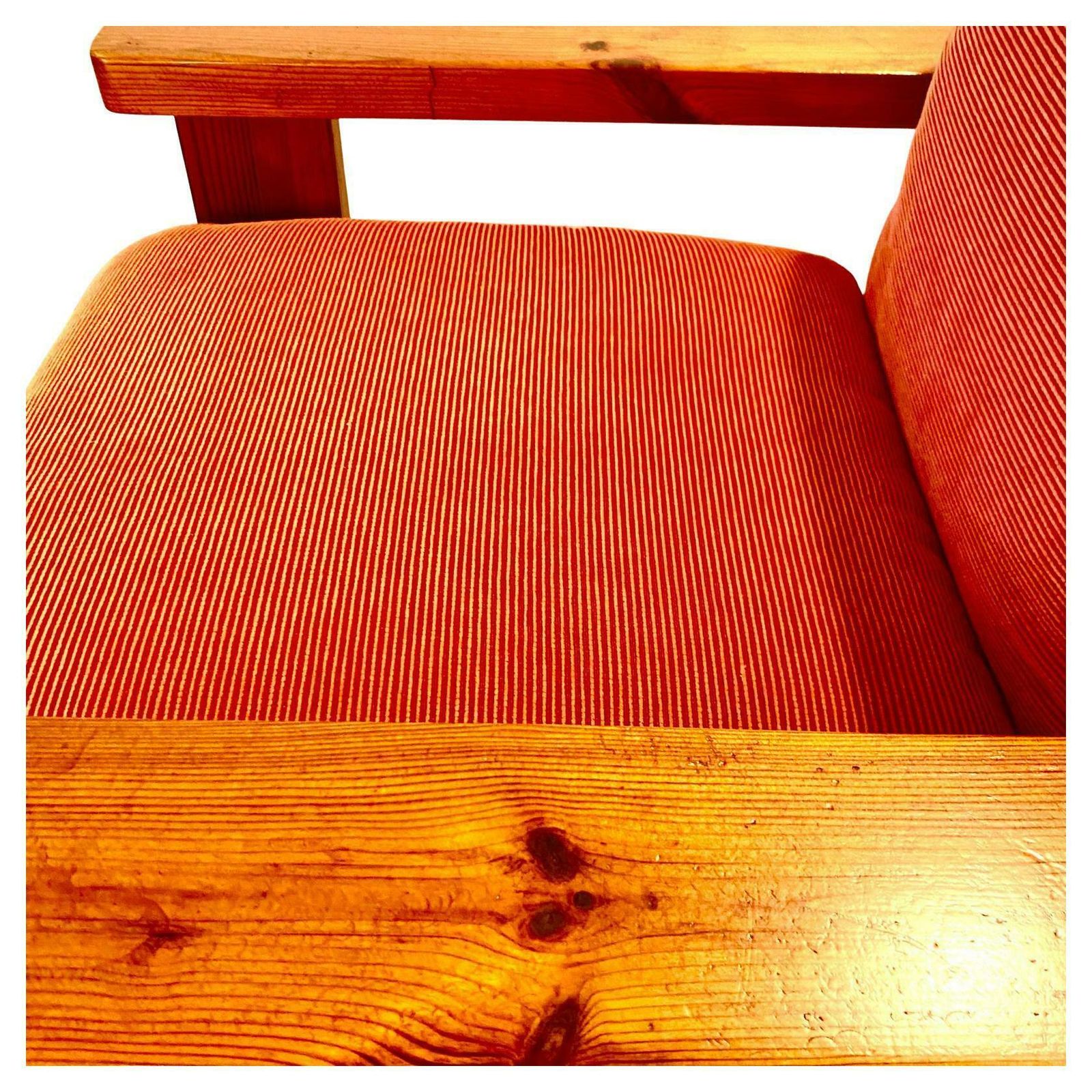 photo furniture Mid Century Modern Houten Fauteuils Met Rood Fluweel, Set Van Twee, Italië 1970