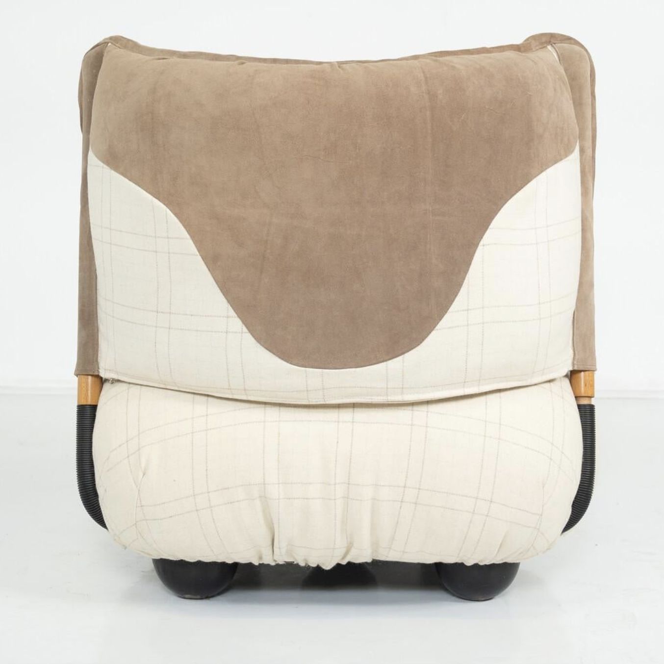photo buy Pair Of ” Le Bugie” Lounge Chairs By Alessandro Becchi For Giovannetti, 1980s – New Upholstery