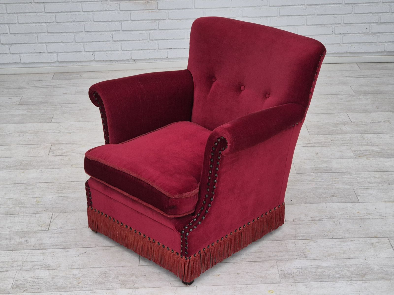 photo vintage 1970s, Danish Lounge Chair, Original Condition, Cherry Red Velour Fabric.
