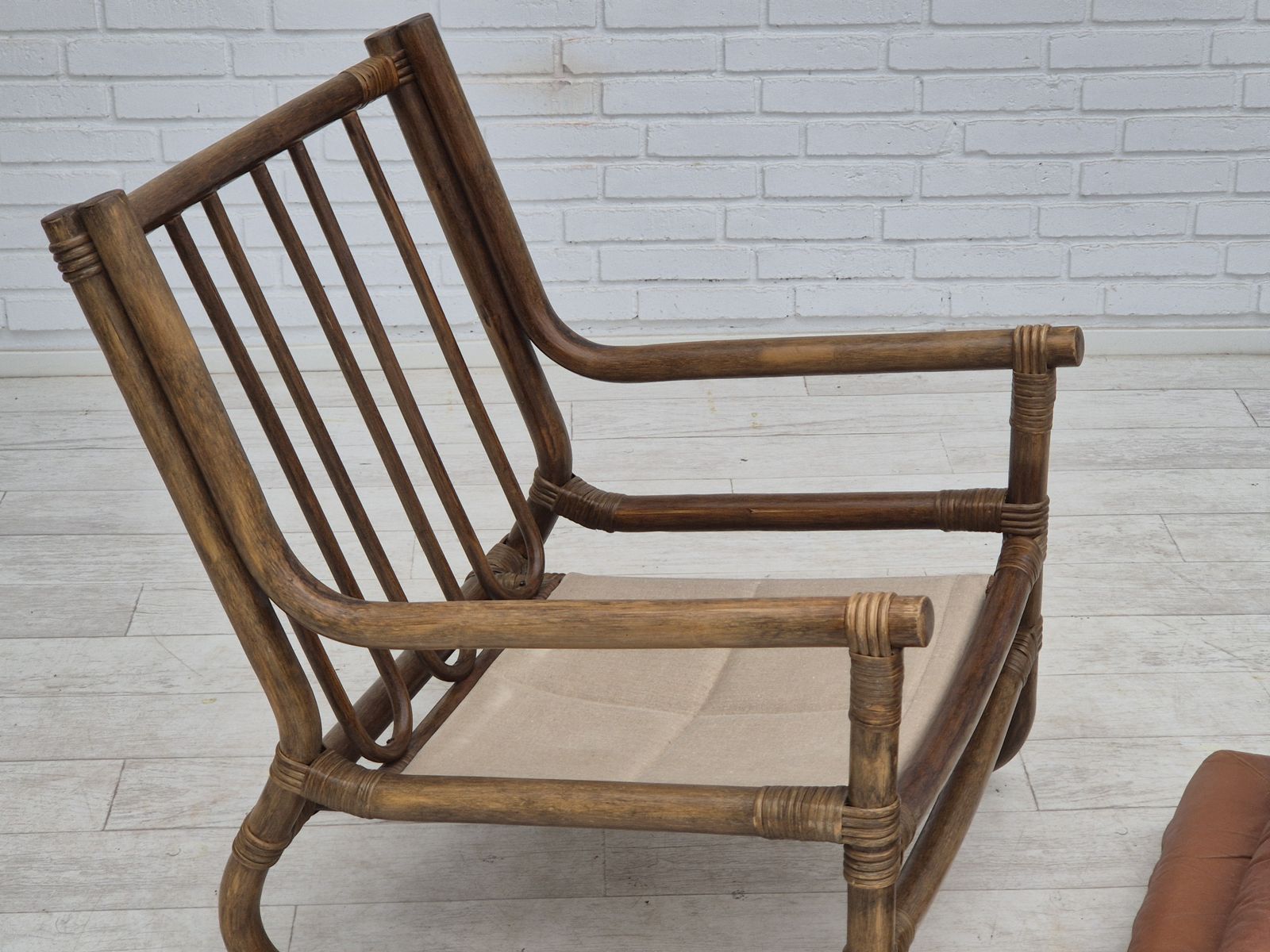 photo vintage 1970s, Scandinavian Armchair, Original Very Good Condition, Bamboo, Leather.