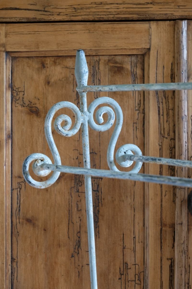 340.0 Wrought Iron & Painted Towel Rail With Scroll Ends photo