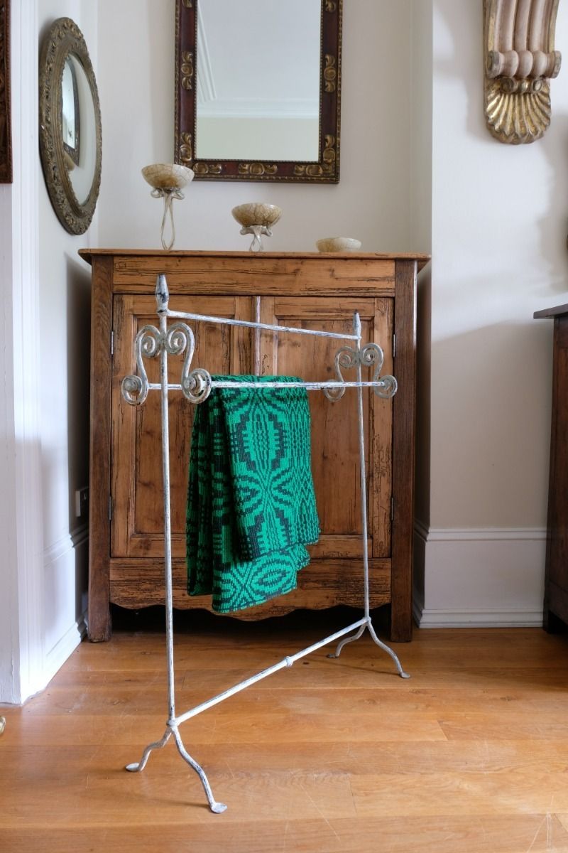 photo vintage Wrought Iron & Painted Towel Rail With Scroll Ends