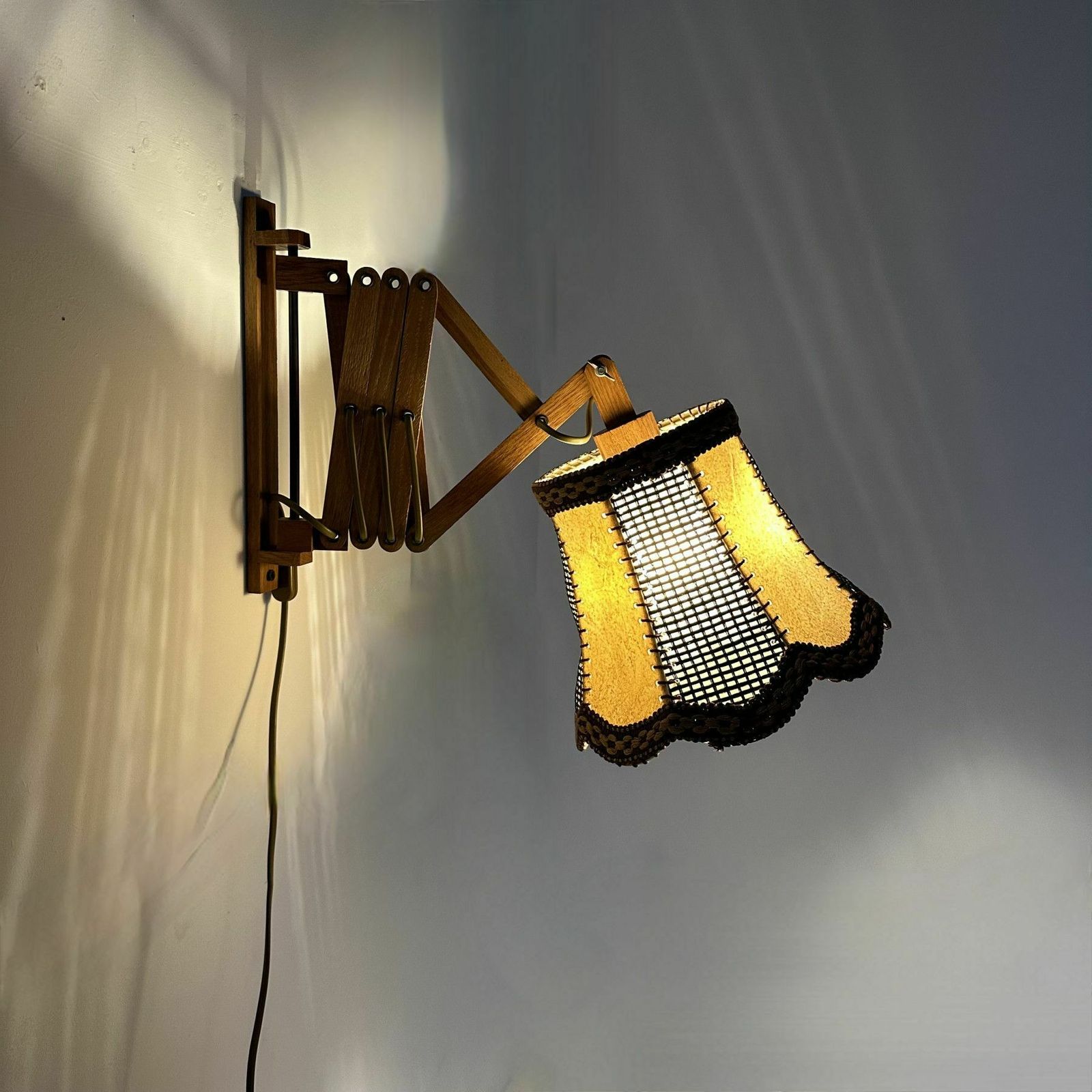 Vintage Teakhouten Schaarlamp Voor Aan De Wand, Jaren 1960 photo Verlichting