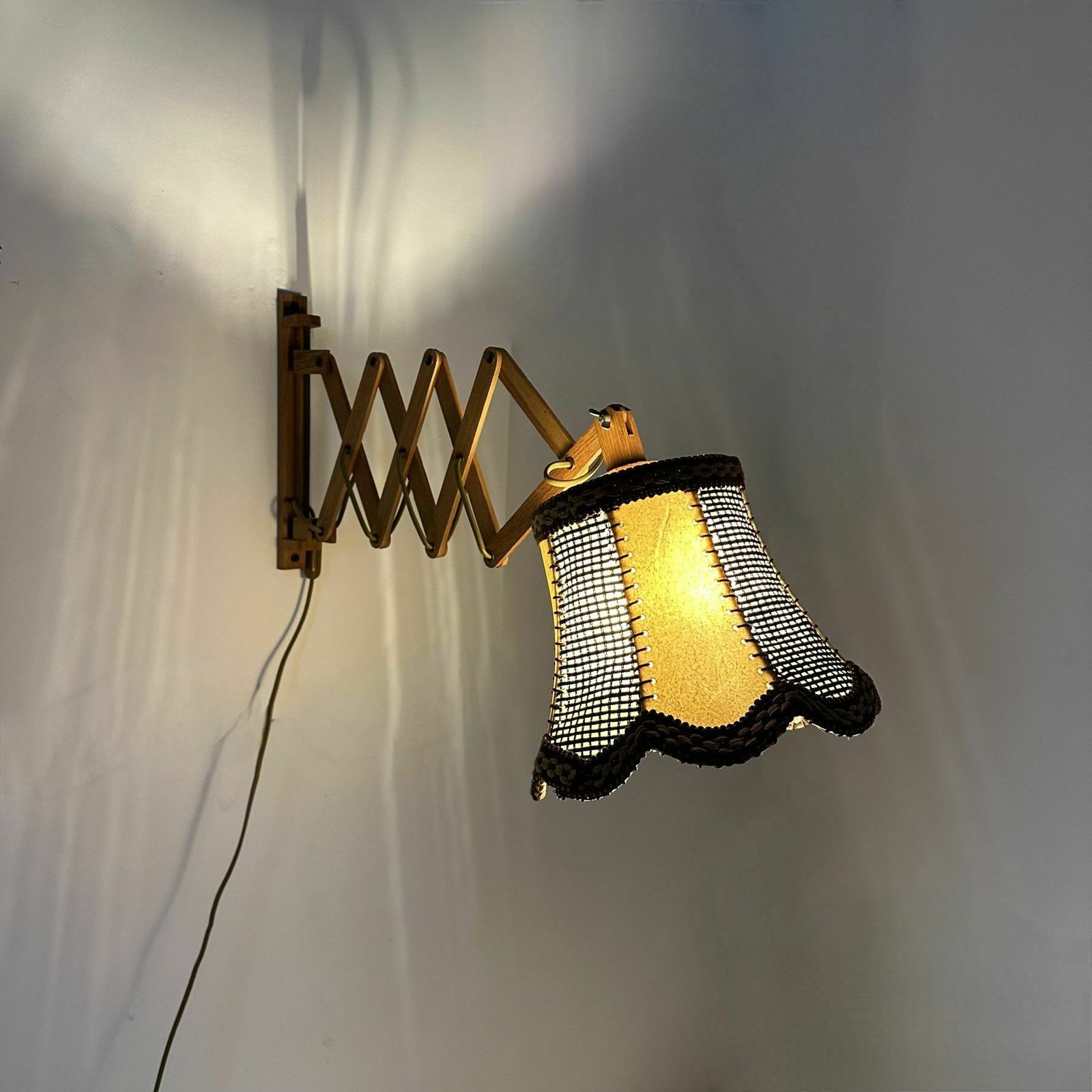 339.0 Vintage Teakhouten Schaarlamp Voor Aan De Wand, Jaren 1960 photo