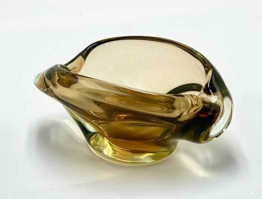 Art Glass Ashtray Attributed To Jaroslav Beránek For Skrdlovice, 1960s photo 189.0