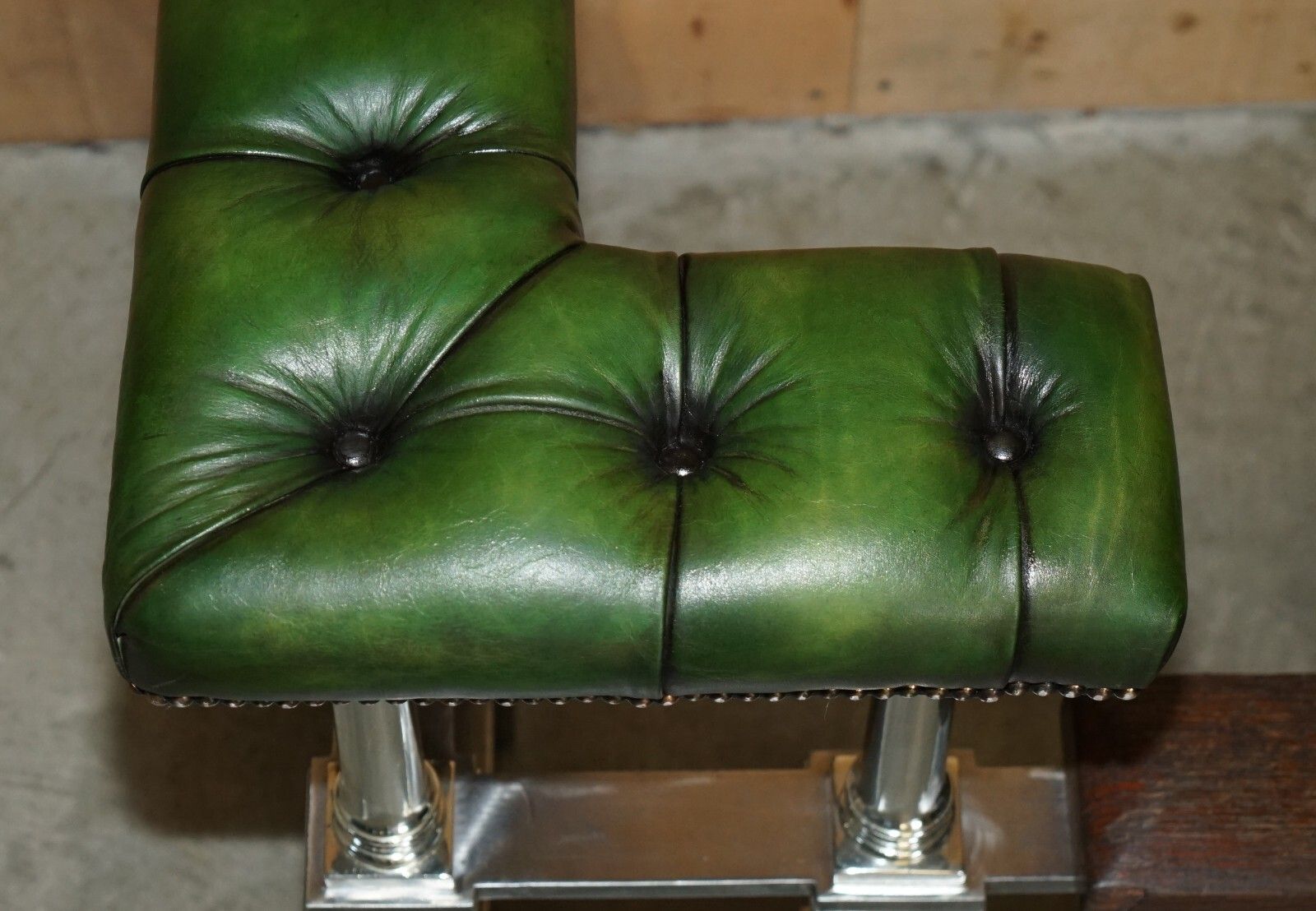 photo vinterior Museum Quality Victorian Chrome Castle Green Leather Chesterfield Club Fender