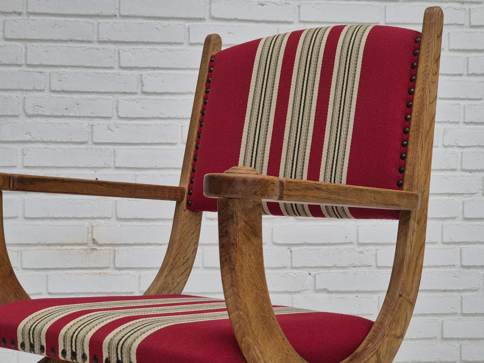 photo vintage Ca. Jaren 1960, Deense Fauteuil, Goede Staat, Meubelwol, Eikenhout.
