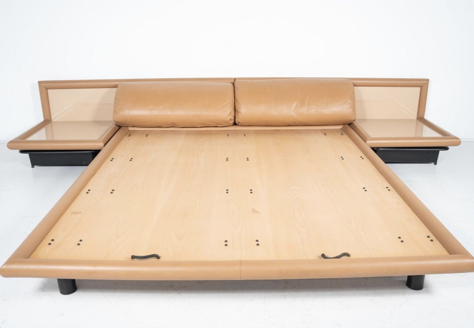 Afra & Tobia Scarpa Leather Bed Model Morna For Molteni, Italy, 1972 photo furniture