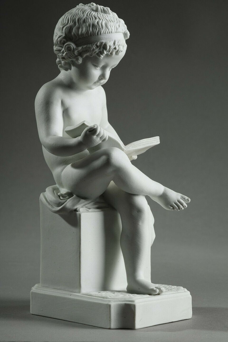 photo vintage Two Subjects At Biscuit Representing The Child Reading And The Child Drawing.