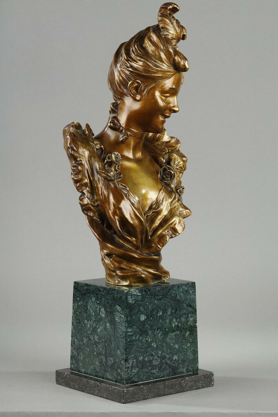 Bust Of A Young Belle époque Woman By Victor Léopold Bruyneel photo for sale