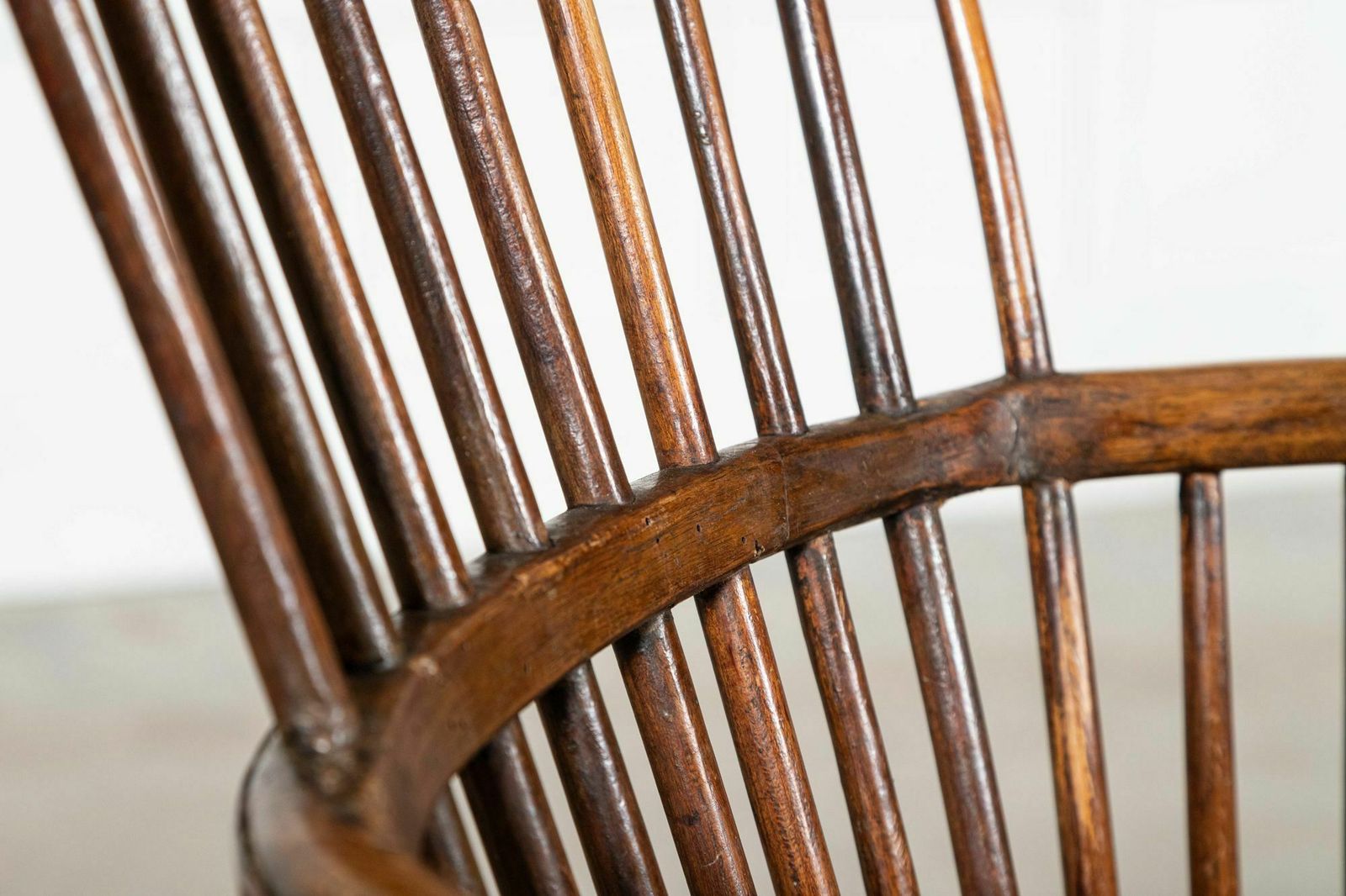 photo furniture 19thc English George III Oak & Elm Comb Back Chair