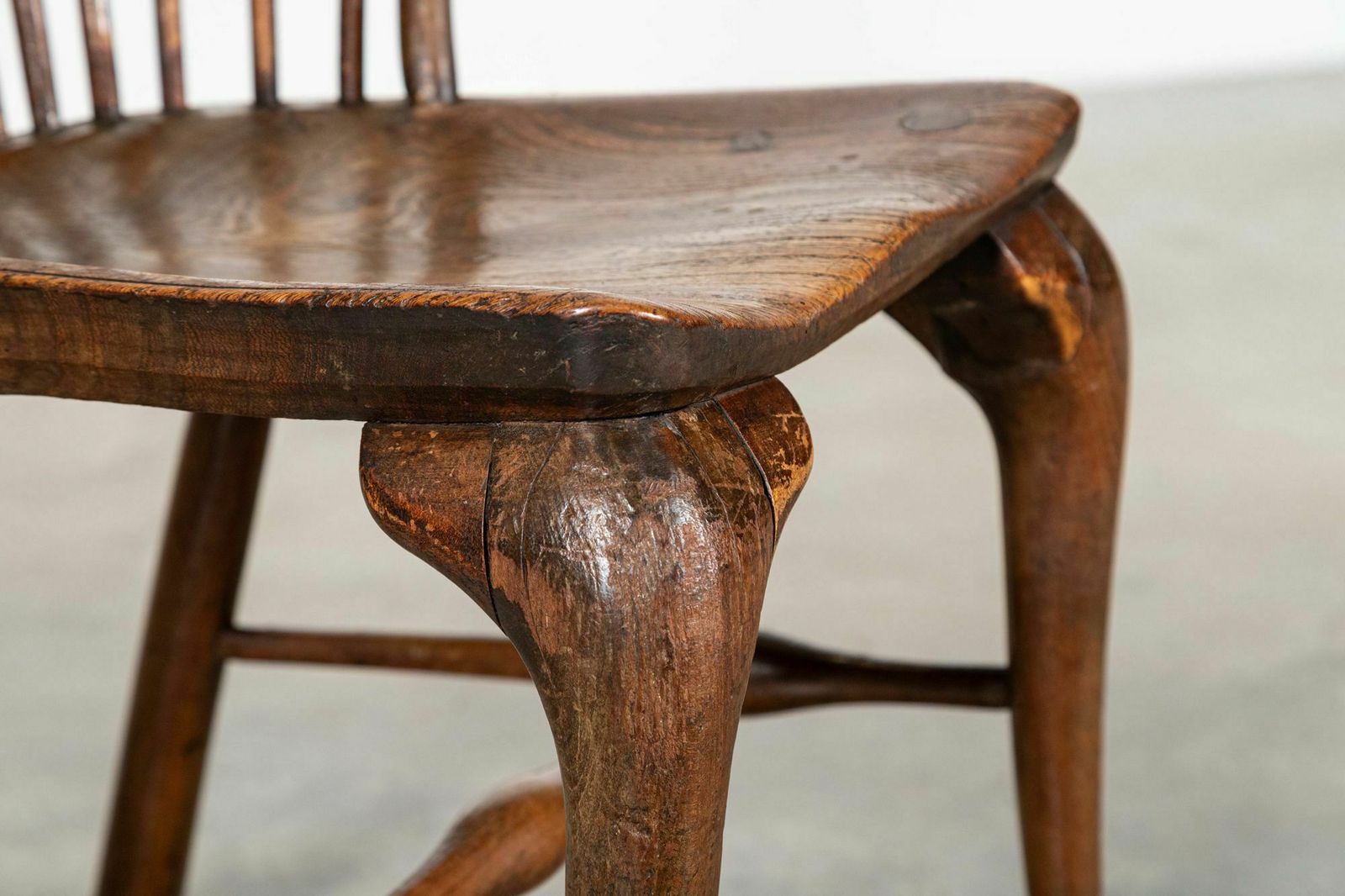 photo vinterior 19thc English George III Oak & Elm Comb Back Chair