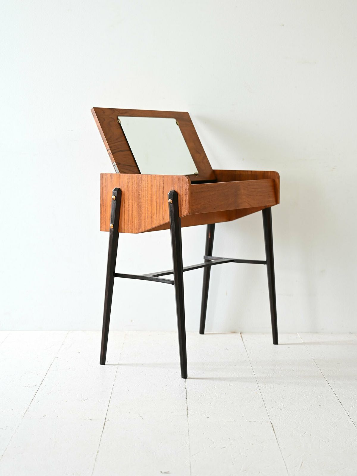 Scandinavian Coffee Table With Tilting Top photo for sale