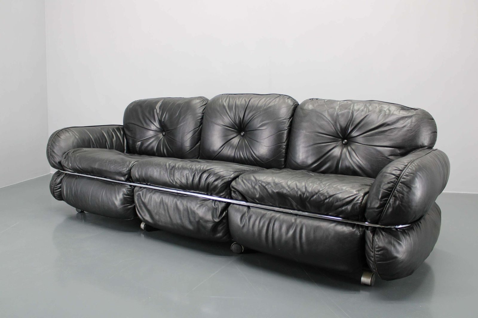 1970 Kurt Hvitsjö Rare “Hannibal” Black 3  Seater Sofa For Isku, Finland photo vinterior