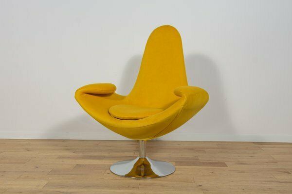 photo furniture Lounge Chair With Footrest From Mayfame, Denmark, Set Of 2