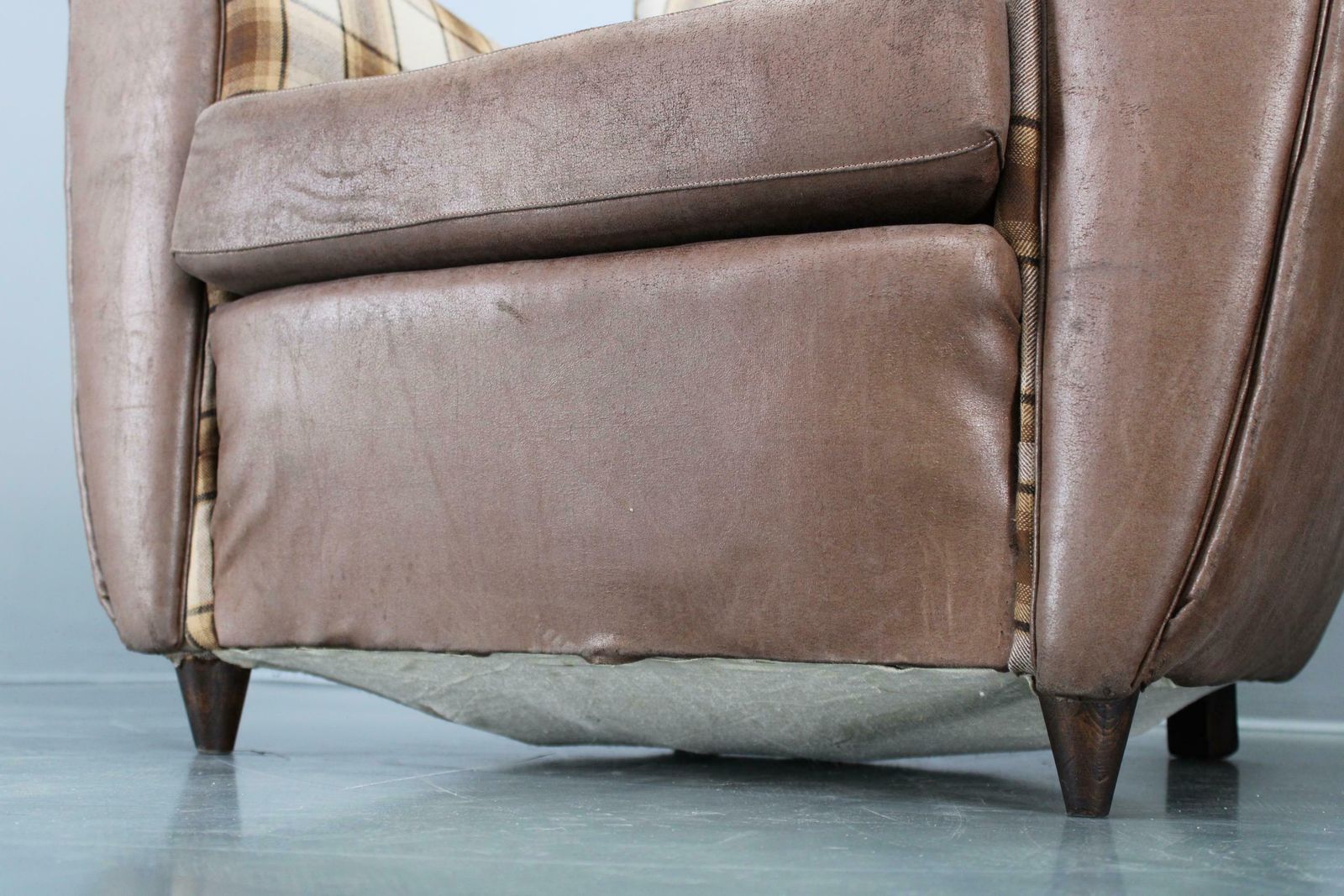 1940s Pair Of Large Italian Club Armchairs photo vinterior