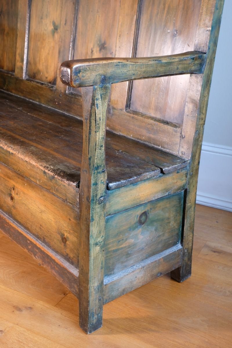 photo vinterior 19th Century Welsh Oak Settle With Painted Panels & Storage