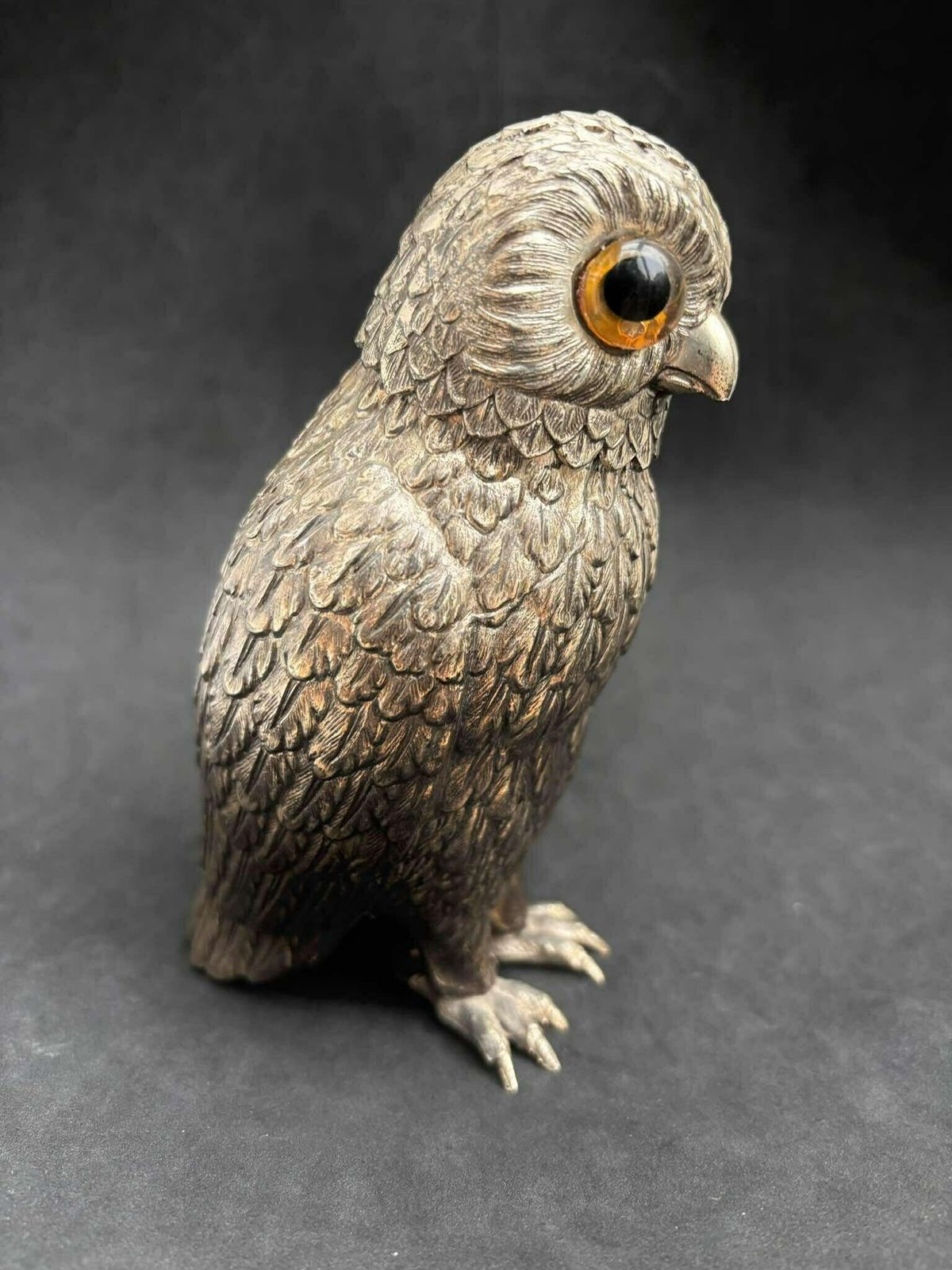 Verzilverde Uil Zoutstrooier Van Corbell – Groot Model Met Glazen Ogen – Engels Verzilverd Dierenfiguur, Cadeau Voor Uilenliefhebbers photo for sale
