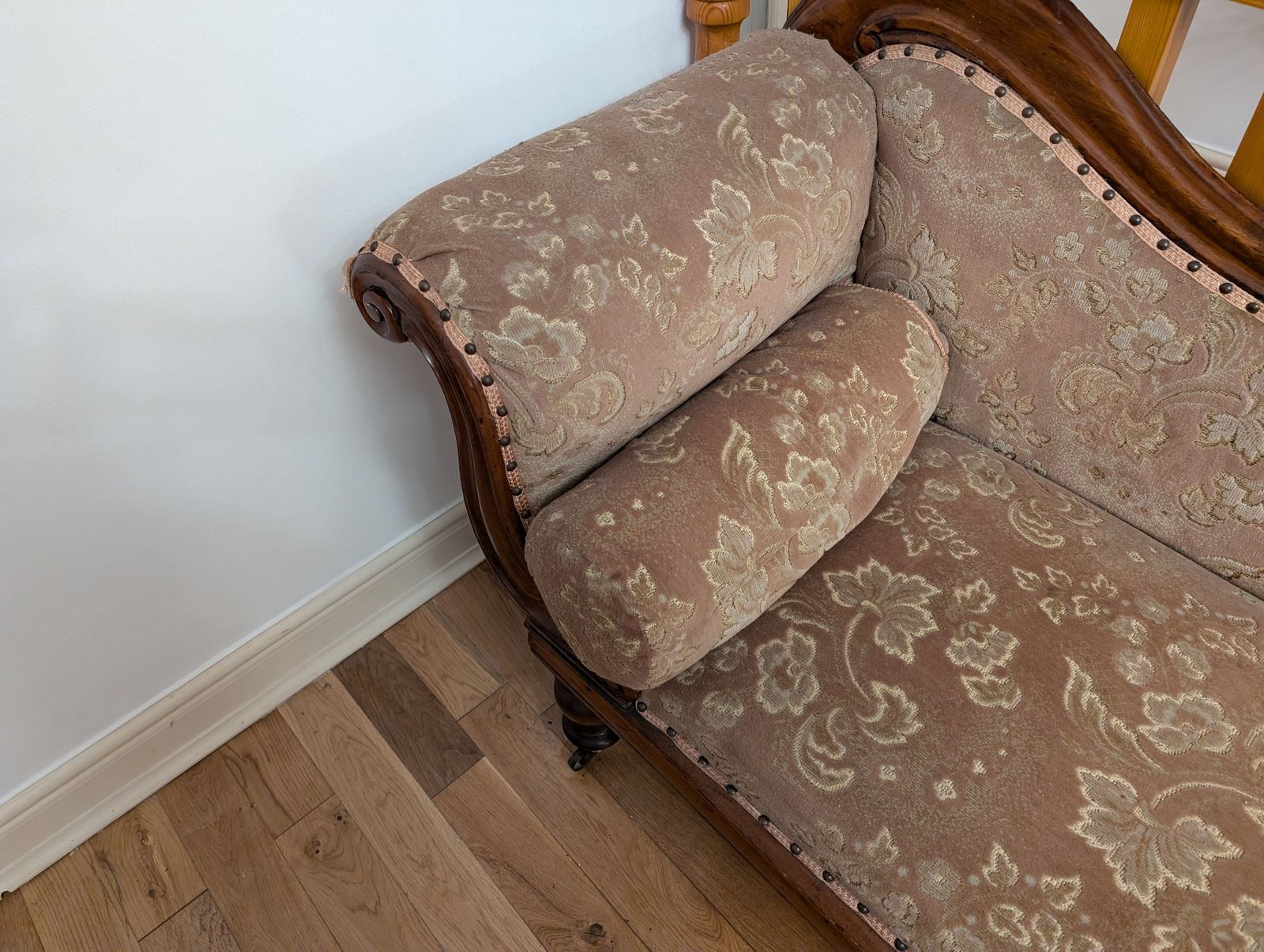 Antique Chaise Longue. Original Upholstery, With Rolled Cushion. photo 650.0