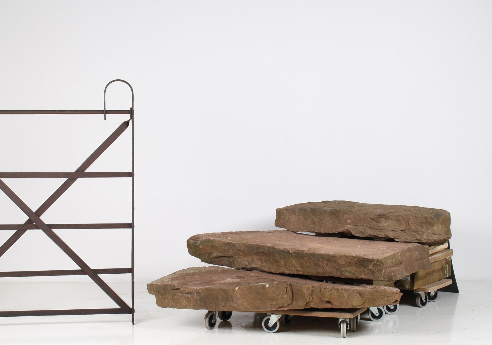 photo vinterior Reclaimed Red Sandstone Garden Steps Monolith Garden Feature Or Stepping Stones