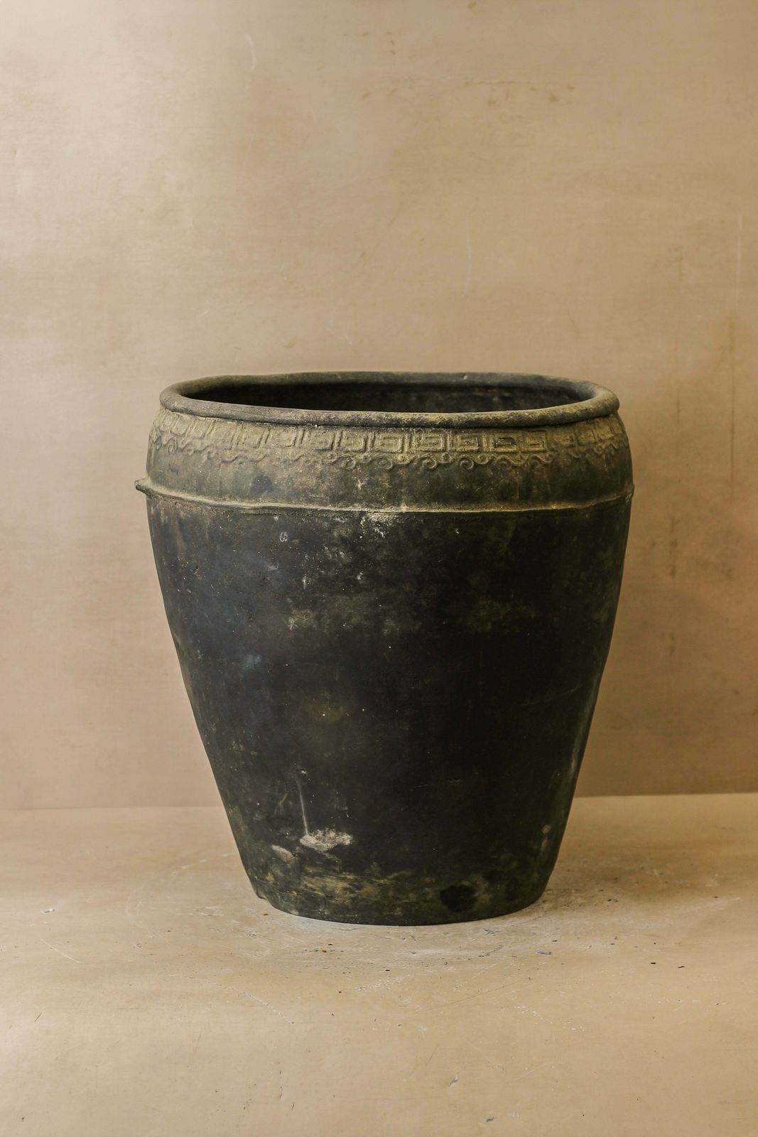 Vintage Black Asian Pots   Vb02