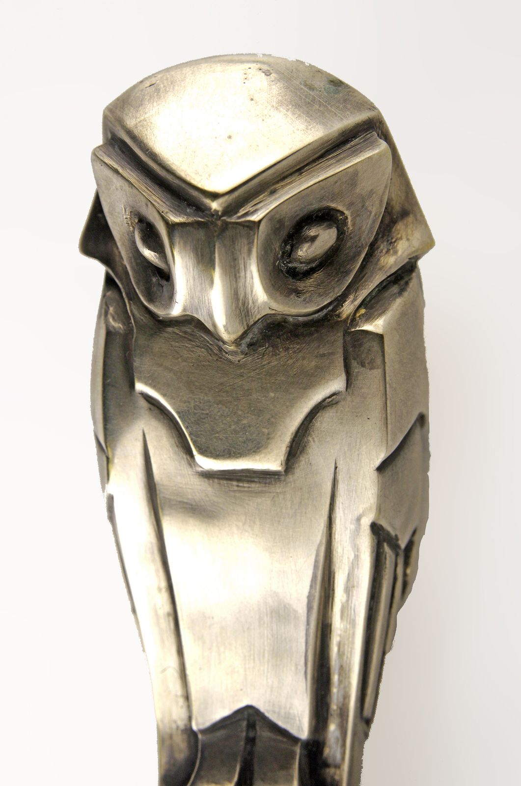 Early 20th Century Art Déco French Nickelled Bronze Owl Shapped Car Mascot By édouard Marcel Sandoz For Susse Frères photo furniture
