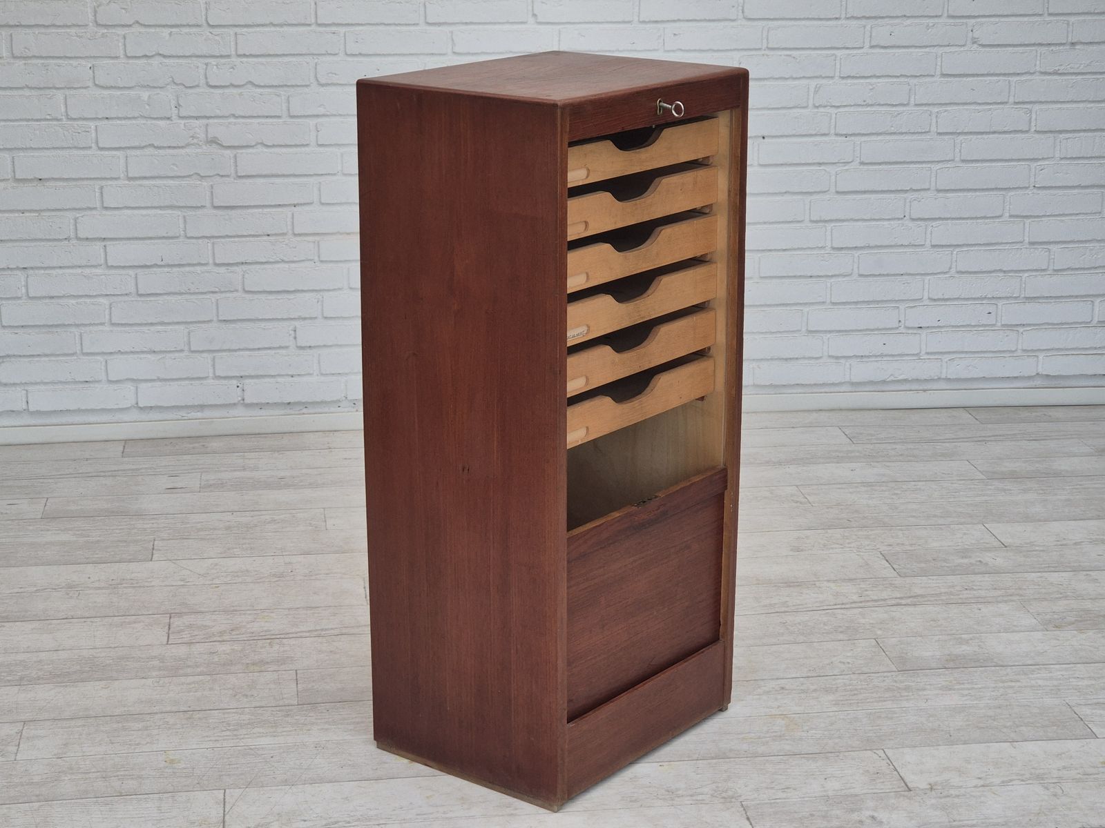 Ca. Jaren 1960, Deens Kantoorkabinet, Teak, Schuifdeuren, Lades Binnenin. photo for sale