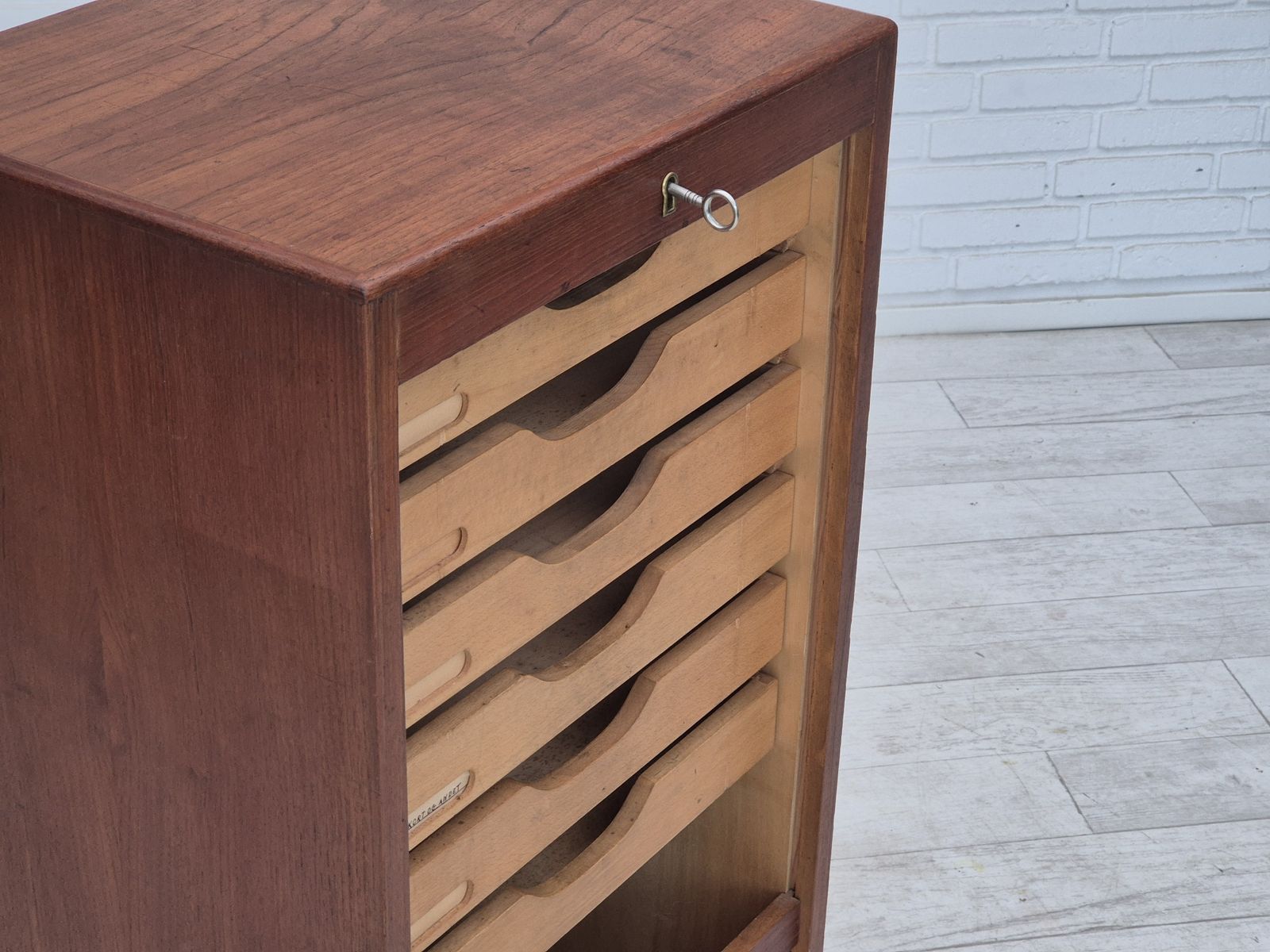 photo for sale Ca. Jaren 1960, Deens Kantoorkabinet, Teak, Schuifdeuren, Lades Binnenin.
