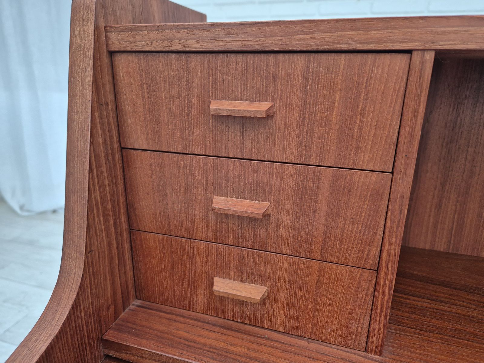 1960s, Danish Chest Of Drawers With Foldable Top/Mirror, Original Condition, Teak Wood. photo vinterior